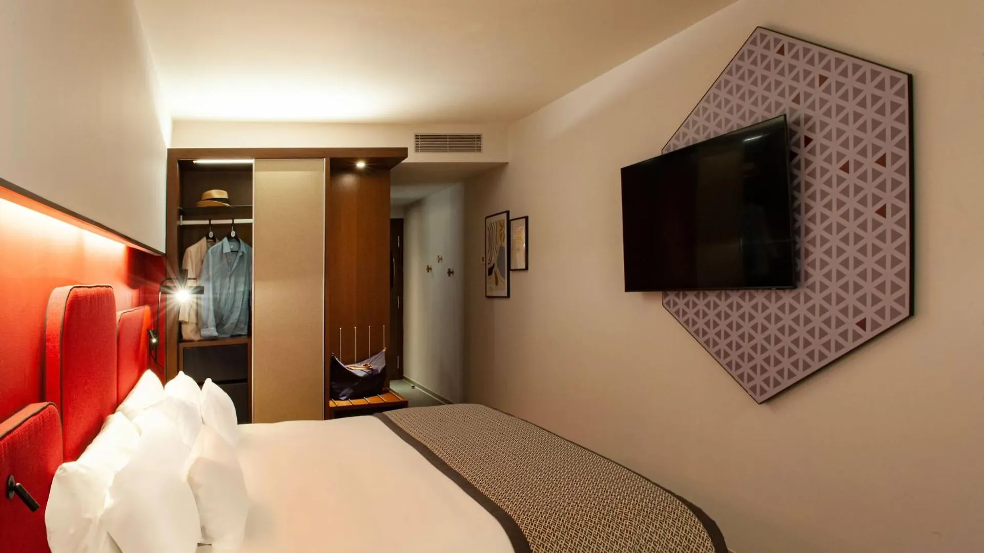 Hotel Indigo Barcelona Granvia Plaza Espana, An Ihg Hotel ספרד
